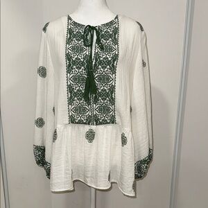 Two by Vince Camuto Embroidered Green and White Women's Top
